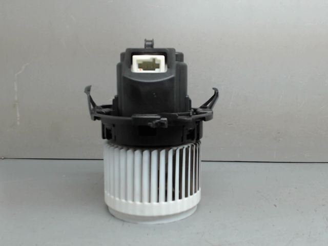 Moteur ventilateur chauffage occasion  RENAULT CLIO IV Phase 1 07-2012->...   272106600R  2