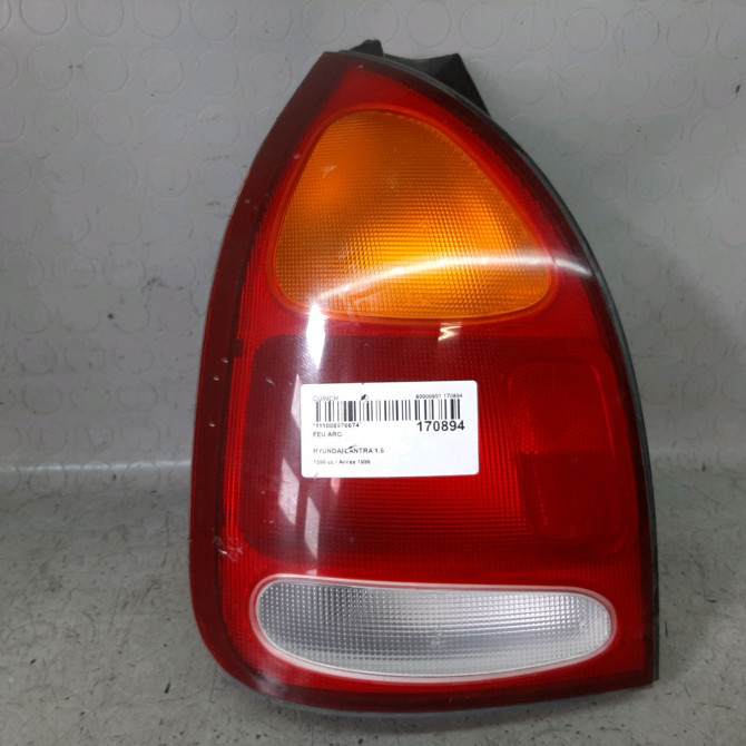 Feu arrière gauche occasion  Hyundai LANTRA II Break (J-2) 1.6 16v (1996-2000)     1