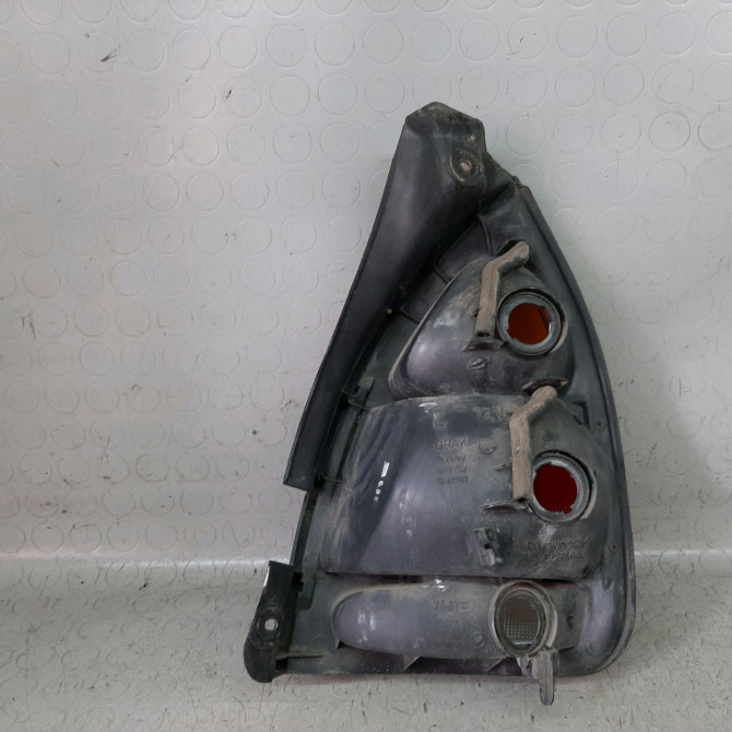 Feu arrière gauche occasion  Hyundai LANTRA II Break (J-2) 1.6 16v (1996-2000)     2