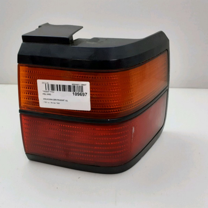Feu arrière droit occasion  VOLKSWAGEN PASSAT III Phase 1 04-1988->11-1993   357945112  1