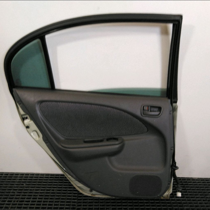 Porte arrière gauche occasion  Toyota AVENSIS (_T22_) 1.8 (at221_) (1997-2000)   6700405050  4