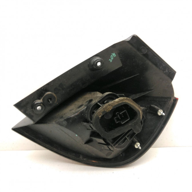 Feu arrière gauche occasion  Mitsubishi COLT VI (Z3_A, Z2_A) 1.1 (z31a, z32a) (2004-2012)   8331A073  2