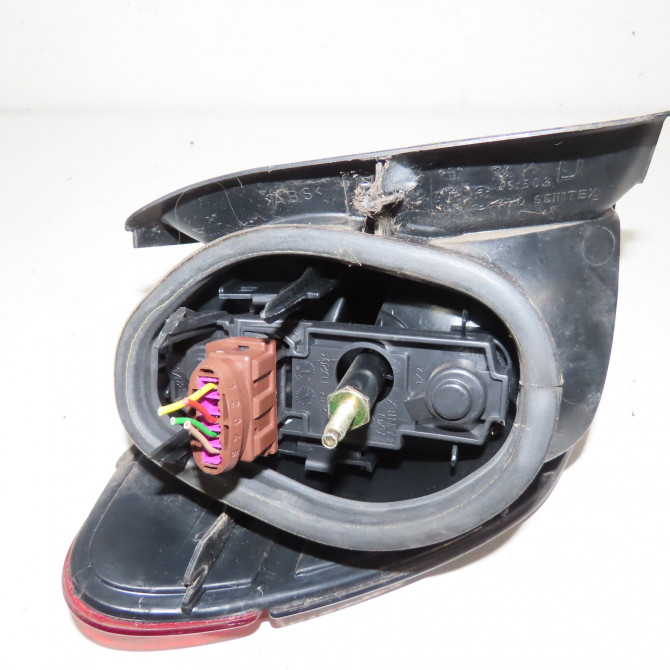 Feu arrière droit occasion  Peugeot 406 Break (8E/F) 2.0 hdi 110 (1999-2004) 5 portes   6351H5  2