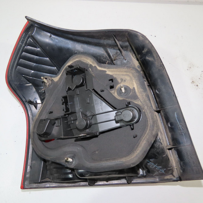 Feu arrière droit occasion  Toyota COROLLA (_E12_) 2.0 d-4d (cde120_) (2002-2006)   8155113610  2