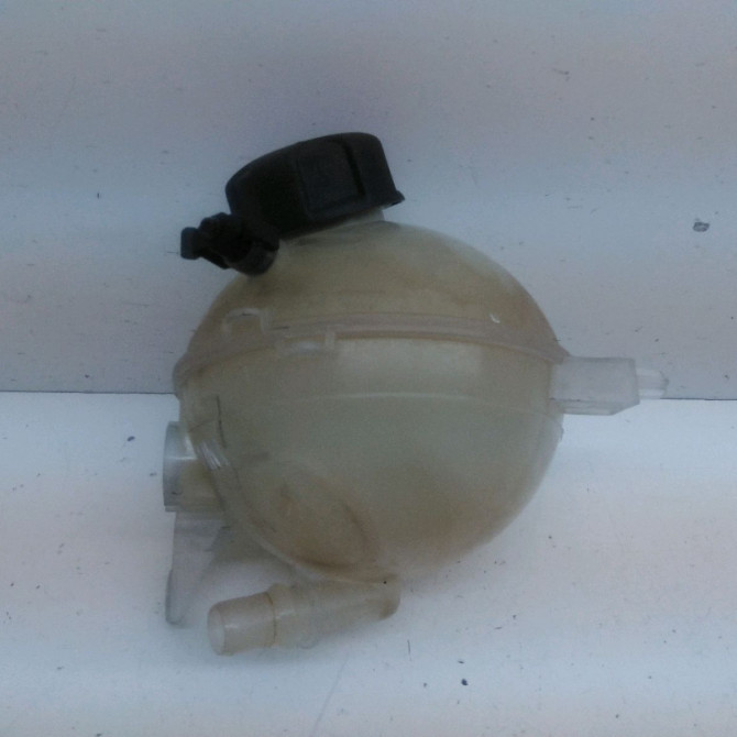 Vase expansion occasion  Peugeot 3008 Monospace (0U_) 1.6 bluehdi 120 (2014-2016)   1323X6  3