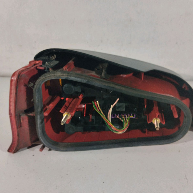 Feu arrière droit occasion  Peugeot 106 II (1A_, 1C_) 1.5 d (1998-2004) 3 portes   6351G6  2