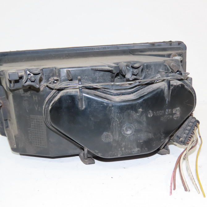 Phare droit occasion  Iveco DAILY III Camionnette 35 c 12 v, 35 s 12 v (agka43a2, agkb43a2, agkb46a2,... (2002-2007)     2