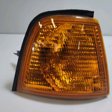 Clignotant droit occasion  Audi 80 B3 A trois volumes (893, 894, 8A2) 1.8 s (1986-1991)    