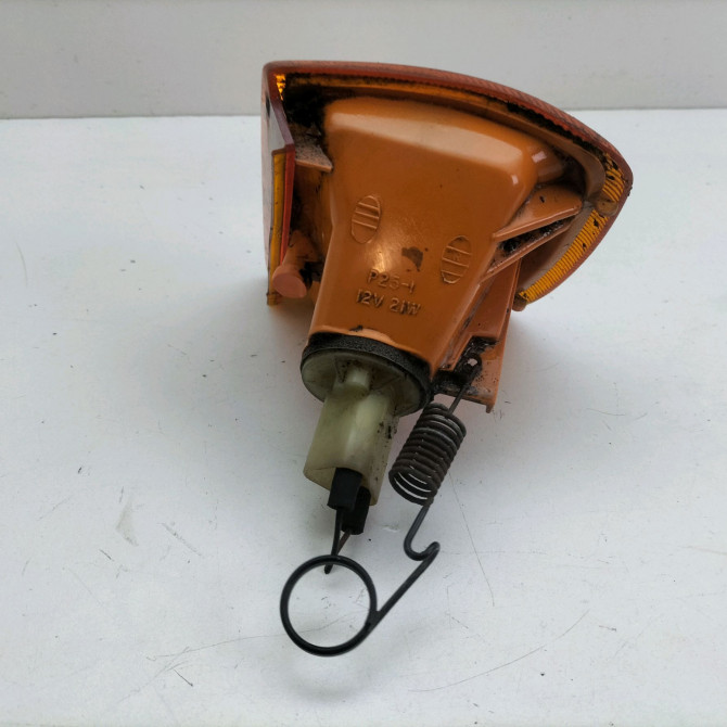 Clignotant droit occasion  Ford FIESTA II (FBD) 1.6 d (fbd) (1984-1989)   6112703  2