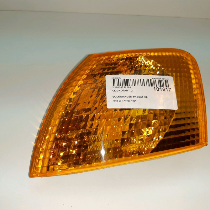 Clignotant gauche occasion  VOLKSWAGEN PASSAT III Phase 1 04-1988->11-1993   357953049  1