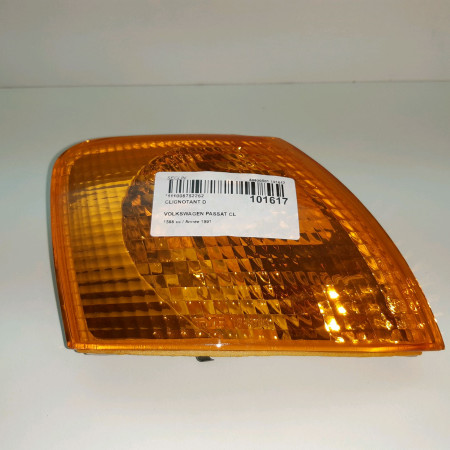 Clignotant droit occasion  VOLKSWAGEN PASSAT III Phase 1 04-1988->11-1993   357953050 