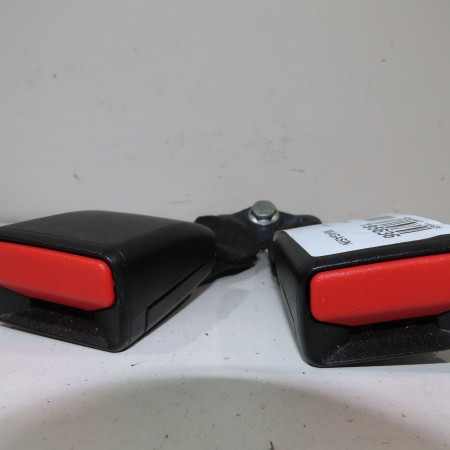 Ancrage ceinture arrière droit occasion  Dacia SANDERO II Tce 90 (b8m1, b8ma) (2012) 5 portes   878168063R 