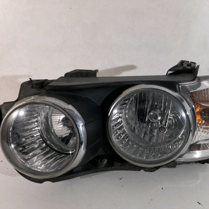 Phare gauche occasion  Chevrolet AVEO 3/5 portes (T300) 1.3 d (2011-2015)   96831091  1