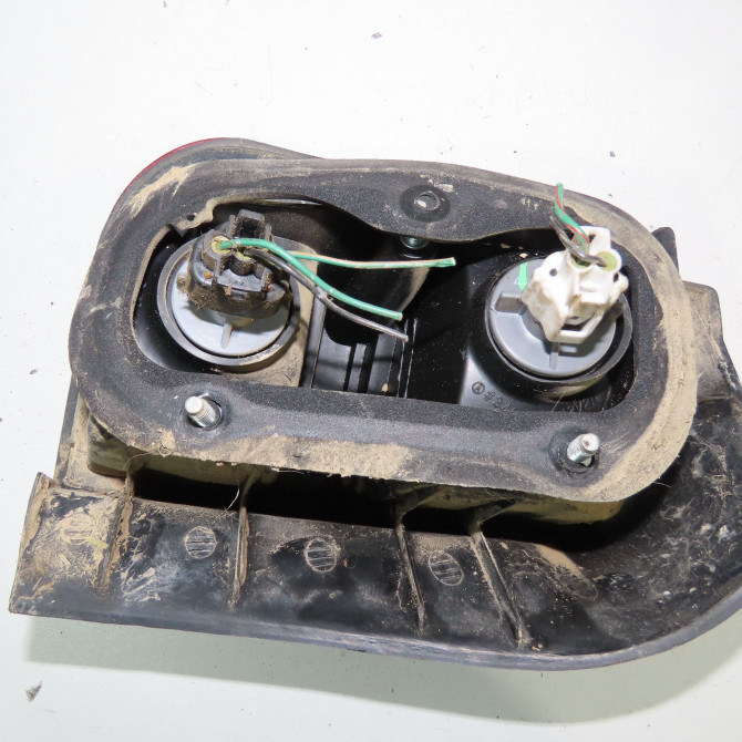 Feu arrière droit occasion  Mitsubishi SPACE WAGON (N3_W, N4_W) 2.0 td (n38w) (1992-1998)   MB881645  2