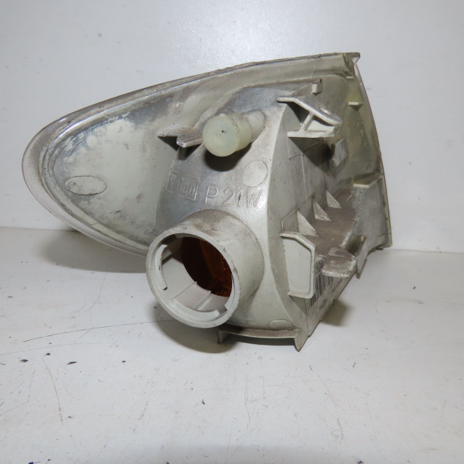 Clignotant gauche occasion  RENAULT MEGANE I Phase 1 11-1995->03-1999 1.4   7701040712  3
