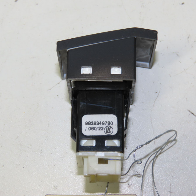 Bouton de warning occasion  Opel ASTRA L 1.2 (fphnsl, fphnsr) (2021)   98393497ZD  2