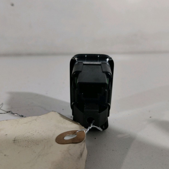 Commande leve-glace porte arrière gauche occasion  Mercedes-benz CLASSE GLA (X156) Gla 180 cdi / d (156.912) (2014)   20490581029107  2