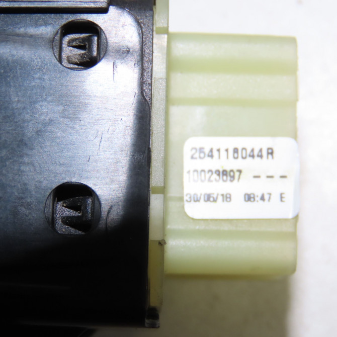 Commande lève-glace porte avant gauche occasion  Opel VIVARO B Camionnette (X82) 1.6 cdti (05) (2014-2016)   93452320  2