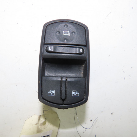 Commande lève-glace porte avant gauche occasion  Opel CORSA E (X15) 1.4 (08, 68) (2014)   13430017 