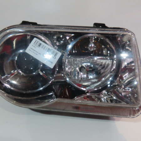 Phare droit occasion  Chrysler 300C (LX, LE) 3.0 v6 crd (2010-2012)   57010758AA 