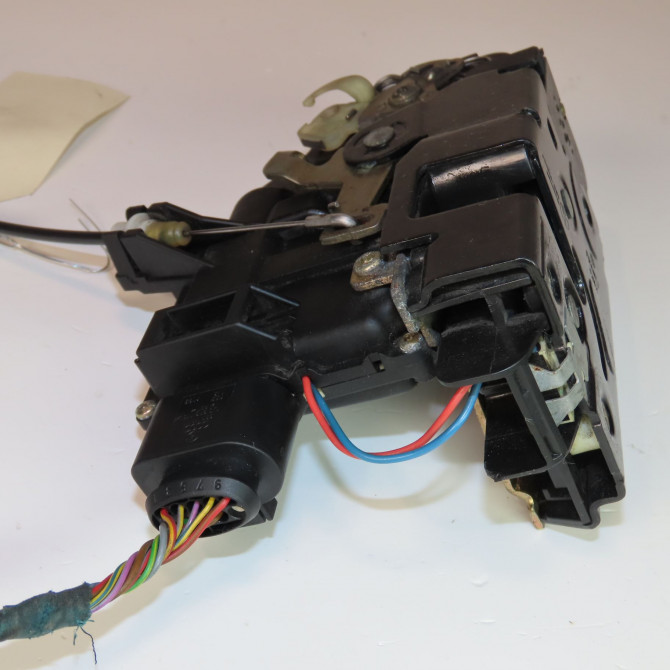 Serrure porte avd occasion  AUDI TT I Phase 1 10-1998->09-2006   8N2837016B  4