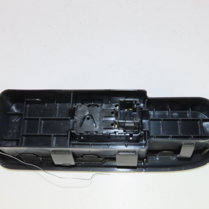 Commande lève-glace porte avant droite occasion  Citroën C3 II (SC_) 1.4 hdi 70 (sc8hzc, sc8hr0, sc8hp4) (2009) 5 portes   98012512XT  4