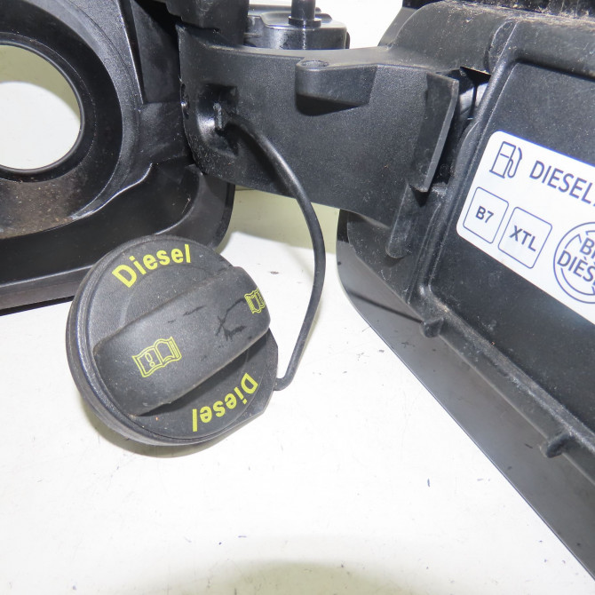 Volet de trappe carburant occasion  Seat ATECA (KH7, KHP) 2.0 tdi (2016)   575809909  5