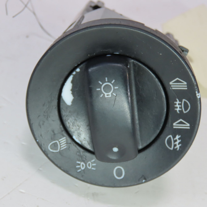 Interrupteur commande de phares occasion  Audi A4 B6 Avant (8E5) 1.9 tdi (2001-2004)   4E0953513K4PK  1