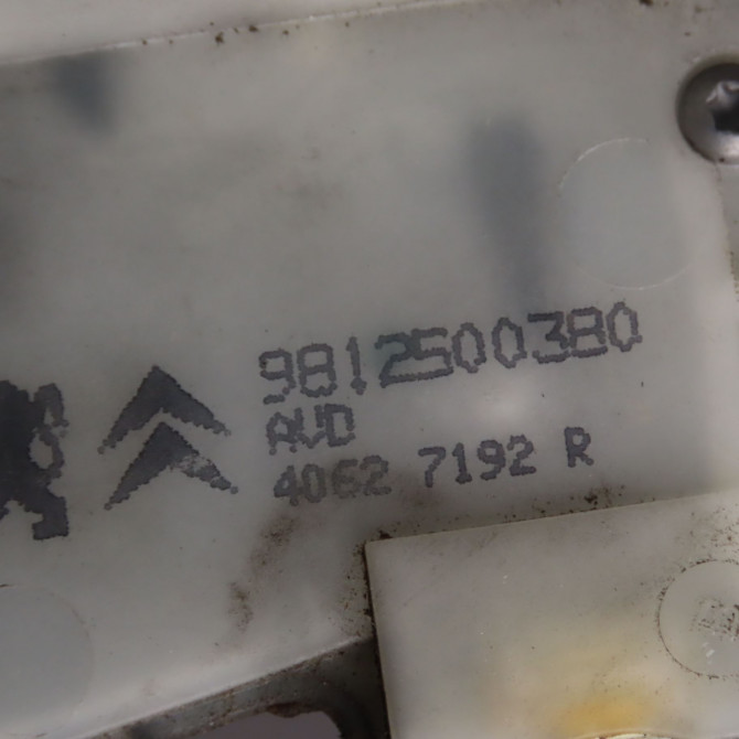 Serrure porte avd occasion  Peugeot 208 I (CA_, CC_) 1.6 hdi / bluehdi 75 (2013) 5 portes   9812500380  3