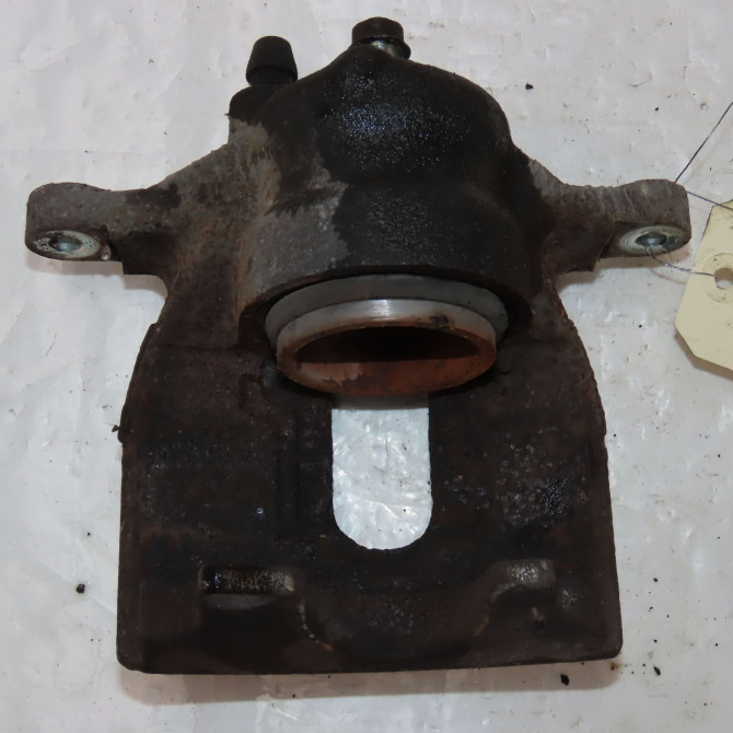 Etrier de frein avant gauche occasion  Toyota AURIS (_E15_) 1.4 d-4d (nde150_) (2007-2012) 3 portes   4775002341  3