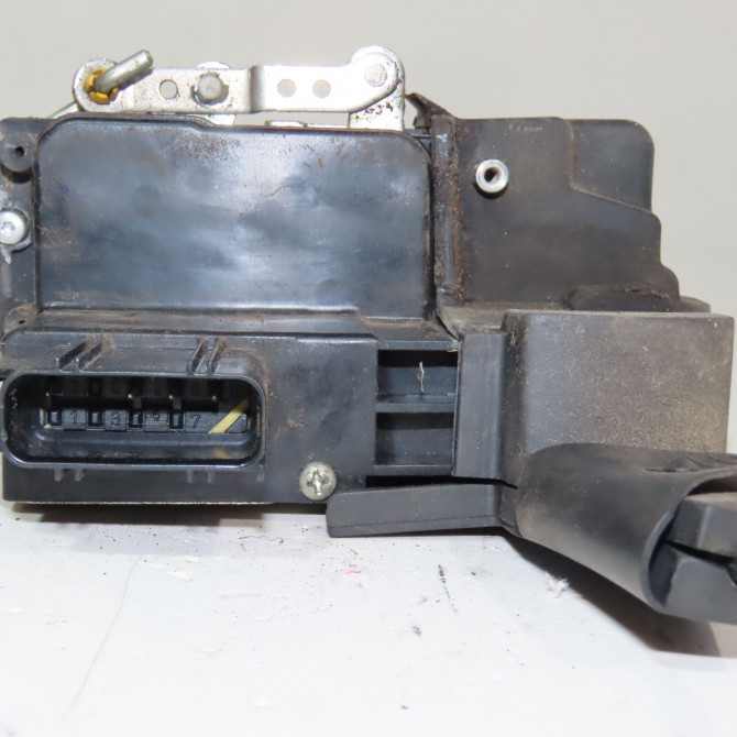 Serrure porte ard occasion  Ford FIESTA V (JH_, JD_) 1.6 16v (2001-2008)   1372483  2