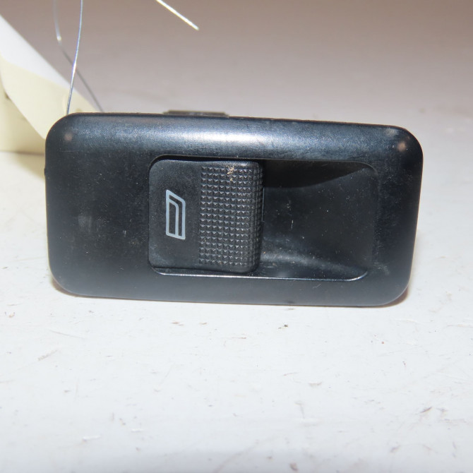 Commande lève-glace porte avant droite occasion  Volkswagen vw TRANSPORTER IV Autobus/Autocar (70B, 70C, 7DB, 7DK, 70J, 70K 2.4 d (1990-1998)   7D095985501C  4