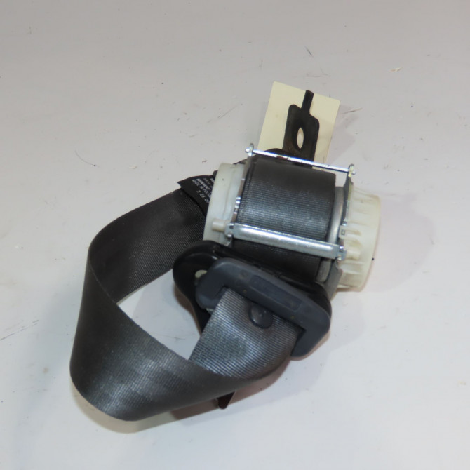 Ceinture arrière droite occasion  Renault CLIO III (BR0/1, CR0/1) 1.5 dci (c/br0g, c/br1g) (2005-2012) 5 portes   8200683953  1
