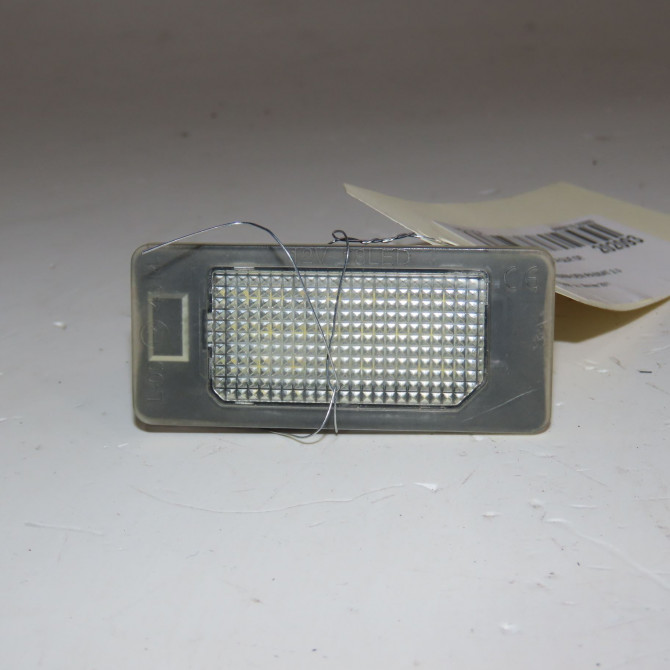 Eclaireur plaque de police g occasion  Volkswagen vw PASSAT B7 Variant (365) 2.0 tdi (2010-2014)   1K9943021D  1