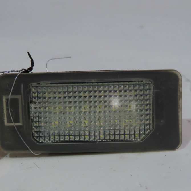 Eclaireur plaque de police d occasion  Volkswagen vw PASSAT B7 Variant (365) 2.0 tdi (2010-2014)   1K9943021D  1