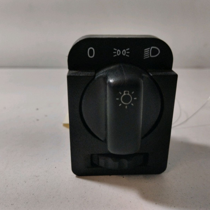 Interrupteur commande de phares occasion  Opel CORSA B (S93) 1.0 i 12v (f08, f68, m68) (1996-2000)   90437313  1