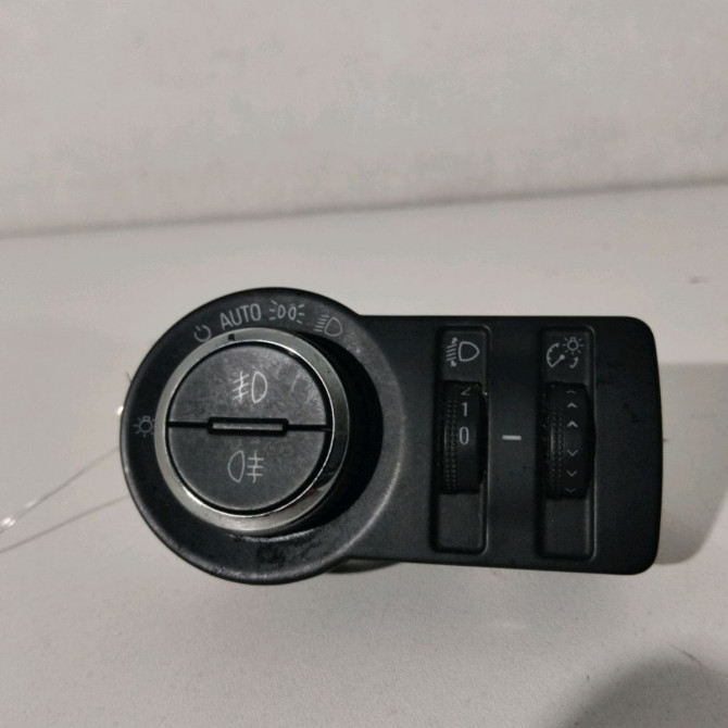 Interrupteur commande de phares occasion  Chevrolet ORLANDO (J309) 2.0 d (2011-2015)   13301752  1