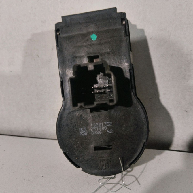Interrupteur commande de phares occasion  Chevrolet ORLANDO (J309) 2.0 d (2011-2015)   13301752  2