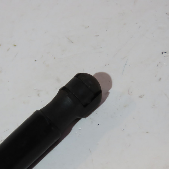 Verin gauche hayon occasion  Renault MEGANE III 3/5 portes (BZ0/1_, B3_) 1.5 dci (2009)   904510001R  3