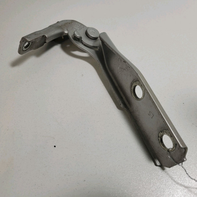 Compas g capot occasion  Audi A3 Sportback (8PA) 1.6 fsi (2004-2007)   8P0823301  1