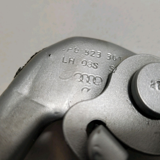 Compas g capot occasion  Audi A3 Sportback (8PA) 1.6 fsi (2004-2007)   8P0823301  3