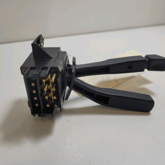 Commande essuie glace occasion  Ford SIERRA I 3/5 portes (GBC) 1.6 (1984-1986)     2