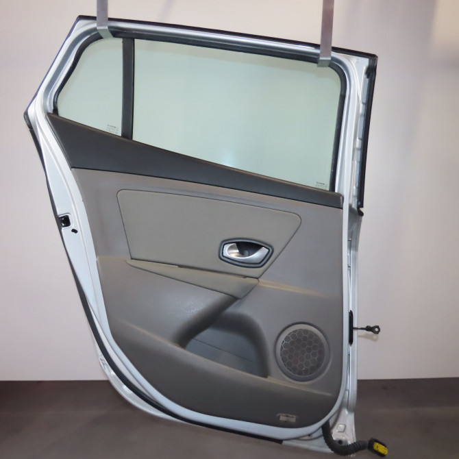 Porte arrière gauche occasion  Renault MEGANE III Grandtour (KZ0/1) 1.5 dci (kz1m, kz1w, kz0r) (2009)   821012909R  2