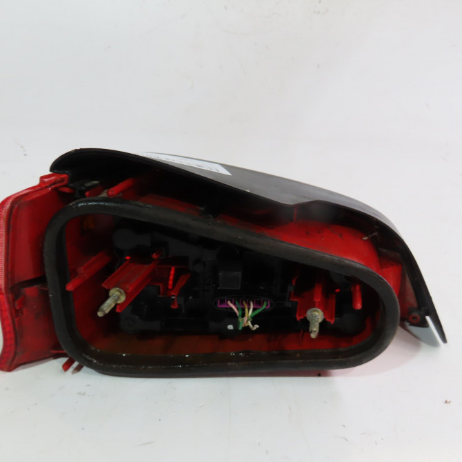 Feu arrière droit occasion  Peugeot 106 II (1A_, 1C_) 1.1 i (1996-2004)   6351G6  2