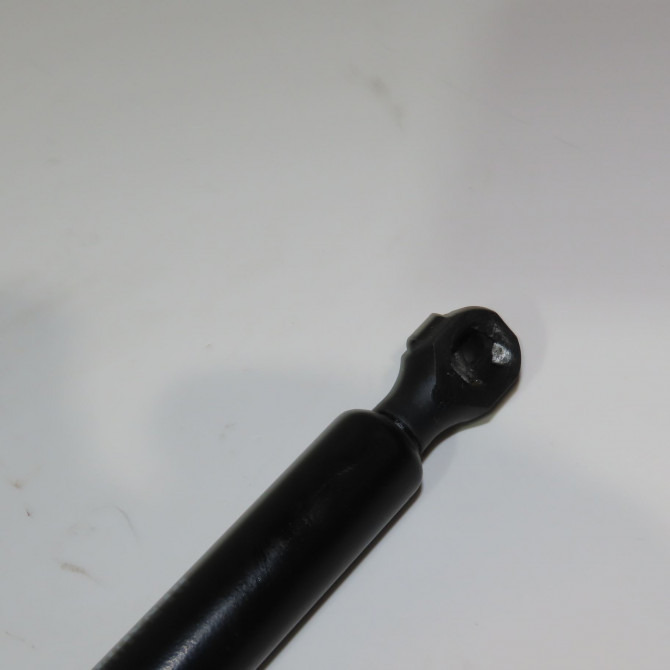 Verin droit hayon occasion  Renault TWINGO I (C06_) 1.2 (c066, c068) (1996-2007) 3 portes   7700815135  3