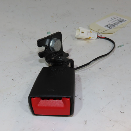 Ancrage ceinture arrière droit occasion  Alfa romeo GIULIETTA (940_) 1.6 jtdm (940fyb11, 940fyb1a, 940fyf11, 940fyf1a) (2015-2020)   156090478 