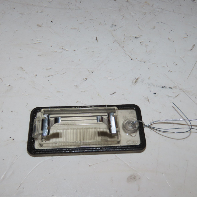 Eclaireur plaque de police g occasion  Audi A4 B7 (8EC) 2.0 tdi 16v (2004-2008) 4 portes   8E0943021B  3