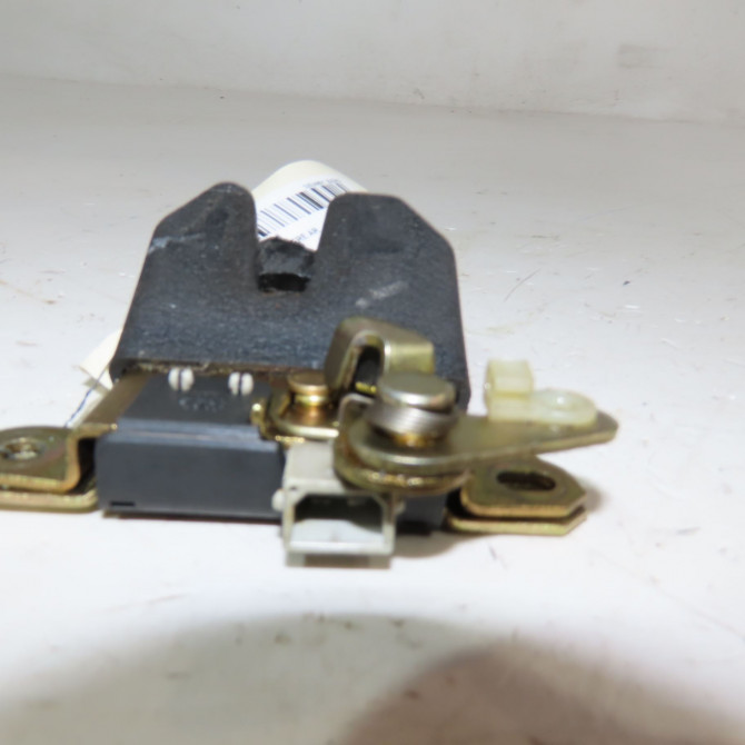 Serrure coffre arrière occasion  Volkswagen vw PASSAT B5 (3B2) 1.9 tdi (1996-2000)   3B5827505M  3