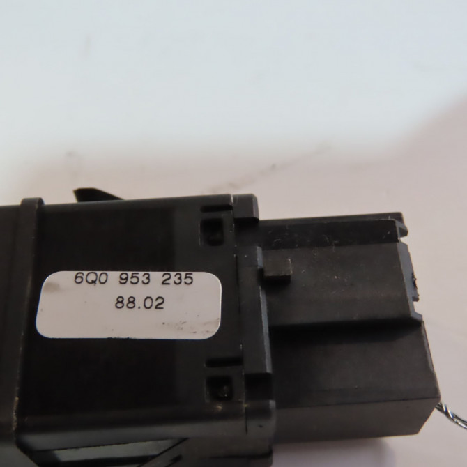 Bouton de warning occasion  Volkswagen vw POLO (9N_, 9A_) 1.9 sdi (2001-2009)   6Q095323501C  2