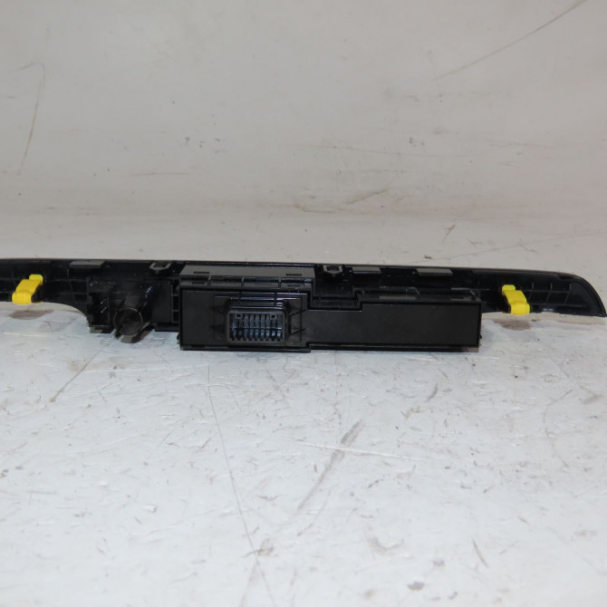 Bouton de warning occasion  Hyundai TUCSON (TL, TLE) 1.7 crdi (2015-2020)   93700D7100  2